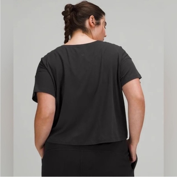 lululemon athletica Black Crop Top - Picture 2 of 4